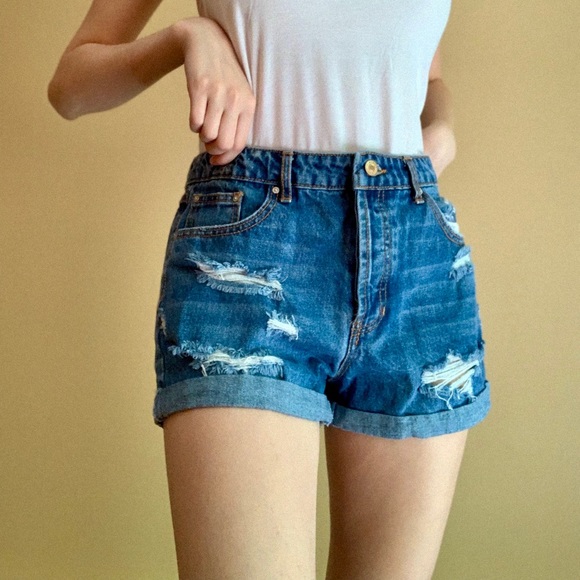 Ripped Jean shorts - Picture 1 of 3